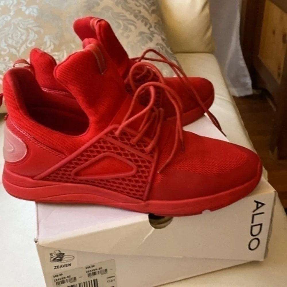 ALDO .. woman 8.5 cool looking  shoes beautiful Red shoes like new